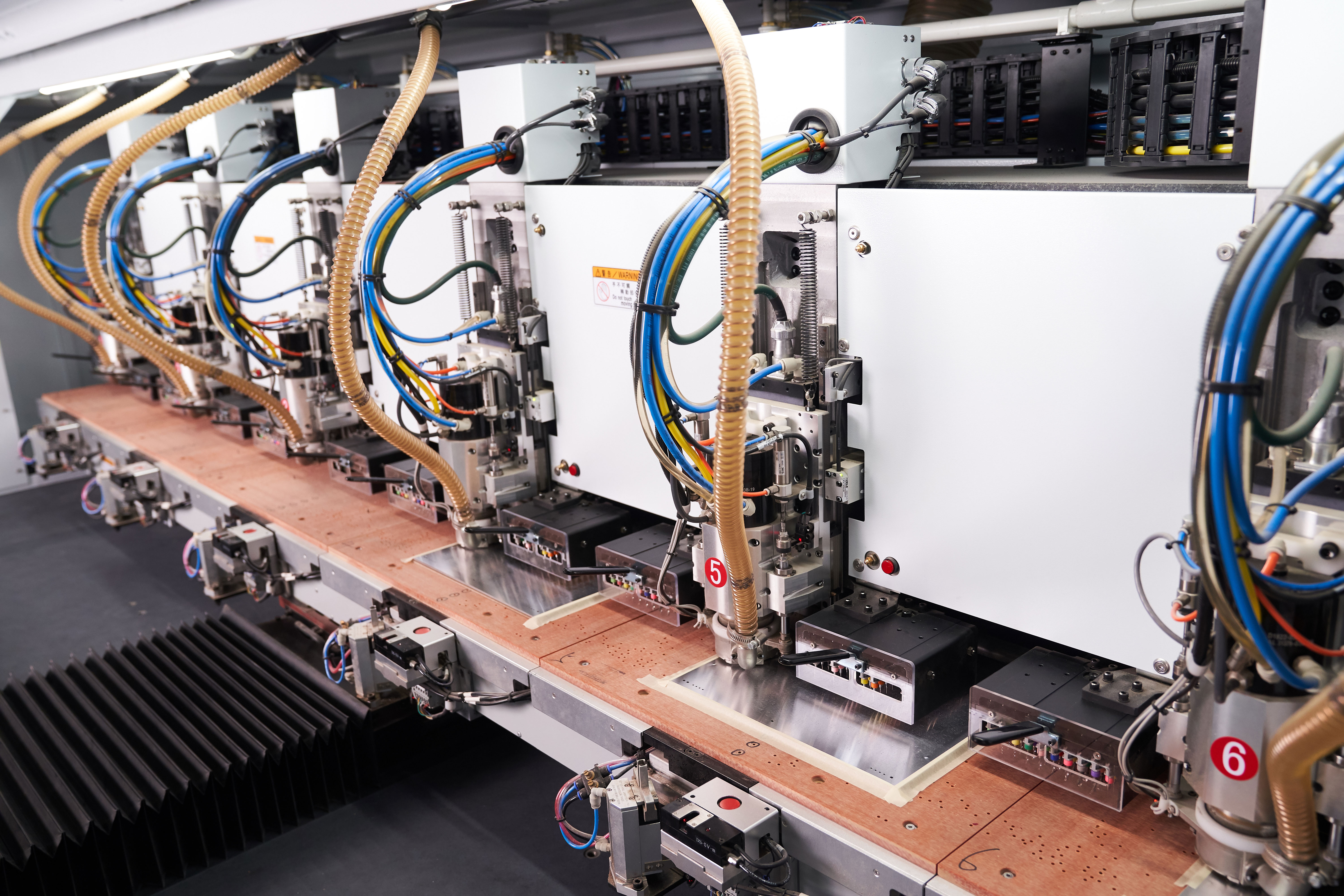 Zavod istehsalı emal axınında PCB dövrə lövhəsinin ətraflı izahı