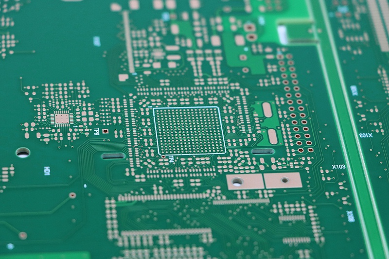 PCB dövrə lövhəsi - 8mil vasitəsilə çox cərəyan keçirə bilər
